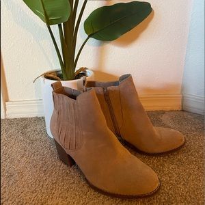 Crown Vintage Tan/Brown Booties